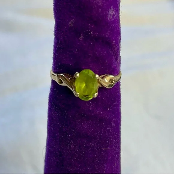 10K Gold and Peridot Ring